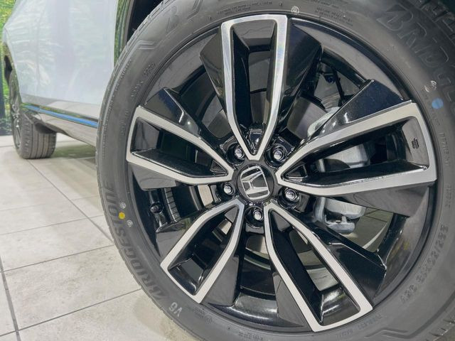 �y����18�C���`�A���~�z�C�[���z�O�ςɃ}�b�`���������A���~�z�C�[���𑕒����Ă���܂��B�e��ЊO�A���~�z�C�[����A�X�^�b�h���X�^�C�����戵�����Ă���܂��B���񂲑��k����������