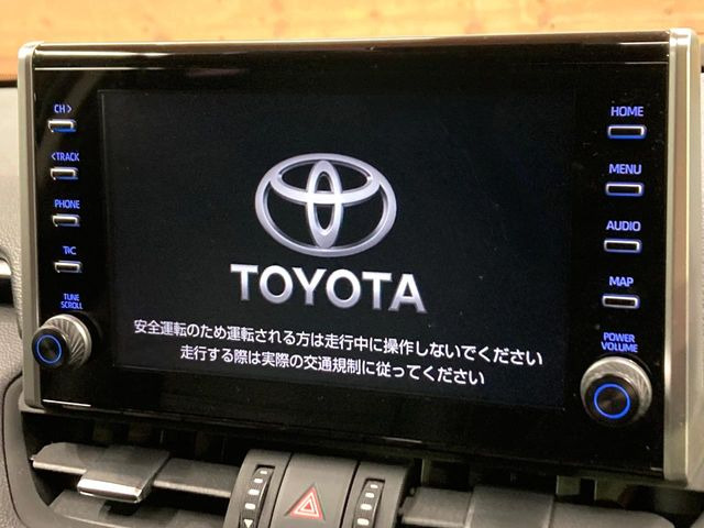 【ディスプレイオーディオ】視認性が高いディスプレイオーディオを装備♪操作性も良好で直感的なソース選択が可能です。