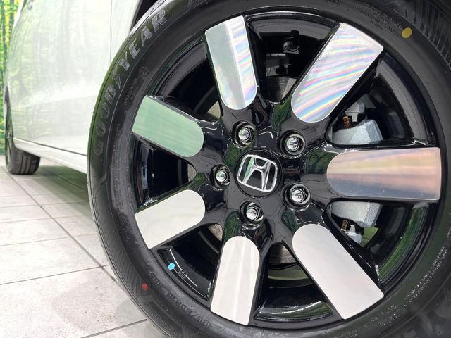 �y����15�C���`�A���~�z�C�[���z�O�ςɃ}�b�`���������A���~�z�C�[���𑕒����Ă���܂��B�e��ЊO�A���~�z�C�[����A�X�^�b�h���X�^�C�����戵�����Ă���܂��B���񂲑��k����������