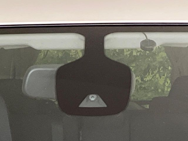 �y�G�}�[�W�F���V�[�u���[�L�z���s���ɑO���̎ԗ�����F�����A�Փ˂������Ȏ��͌x��ƃu���[�L�ŏՓˉ���Ɣ�Q�y�����A�V�X�g�B�����S�Ƀh���C�u�����y���݂��������܂��B