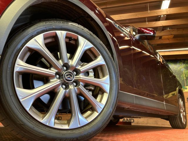 �y����20�C���`�A���~�z�C�[���z�O�ςɃ}�b�`���������A���~�z�C�[���𑕒����Ă���܂��B�e��ЊO�A���~�z�C�[����A�X�^�b�h���X�^�C�����戵�����Ă���܂��B���񂲑��k����������