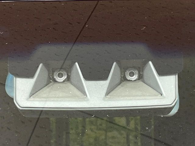 �y�X�}�[�g�A�V�X�g�z���s���ɑO���̎ԗ�����F�����A�Փ˂������Ȏ��͌x��ƃu���[�L�ŏՓˉ���Ɣ�Q�y�����A�V�X�g�B�����S�Ƀh���C�u�����y���݂��������܂��B