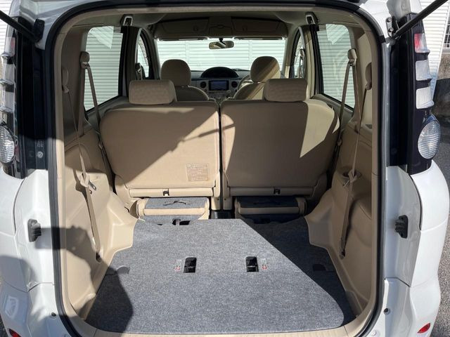 ���i�̂���������ʋ΁A���}���ɏ\���ȉ׎��X�y�[�X���m�ۂ��Ă���܂��B�Z�J���h�V�[�g��|���ƁA�傫�ȉו��̐ύڂ��\�ł���