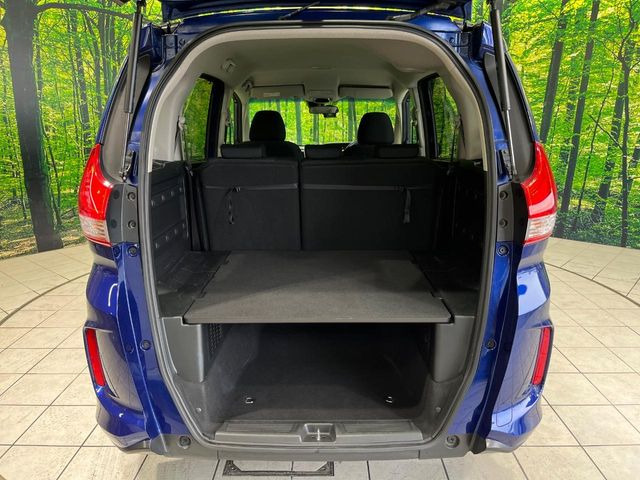 ���i�̂���������ʋ΁A���}���ɏ\���ȉ׎��X�y�[�X���m�ۂ��Ă���܂��B�Z�J���h�V�[�g��|���ƁA�傫�ȉו��̐ύڂ��\�ł���