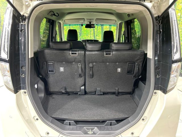 ���i�̂���������ʋ΁A���}���ɏ\���ȉ׎��X�y�[�X���m�ۂ��Ă���܂��B�Z�J���h�V�[�g��|���ƁA�傫�ȉו��̐ύڂ��\�ł���