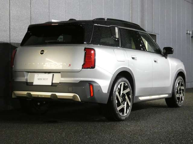 ミニカントリーマンS ALL4 DCT 4WD