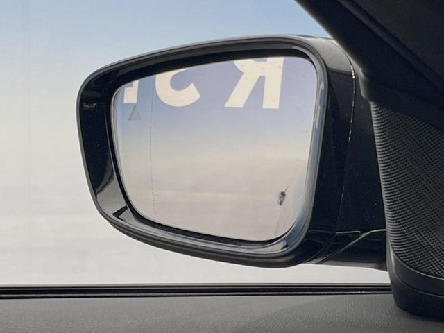 ���u���C���h�A�V�X�g�Z���T�[:���p����̎Ԃ����m���A�h���C�o�[���Ԑ��ύX���s���ۂɁA�x�����Ƌ��ɒ��ӂ𑣂��Ă������S�x���@�\�ł�!