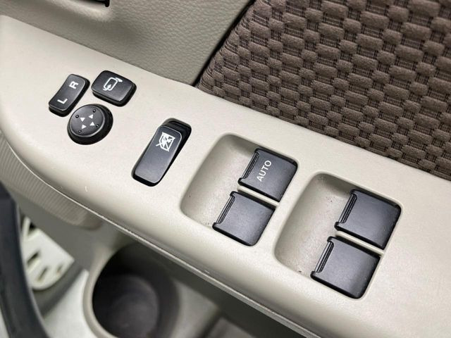 �y�d���i�[�~���[�z�T�C�h�~���[�͓d���i�[���ƂȂ��Ă���A�������ԏ�ł��L�Y�������X�N��}�����܂��B