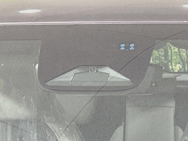 �y�z���_�Z���V���O�z���s���ɑO���̎ԗ�����F�����A�Փ˂������Ȏ��͌x��ƃu���[�L�ŏՓˉ���Ɣ�Q�y�����A�V�X�g�B�����S�Ƀh���C�u�����y���݂��������܂��B