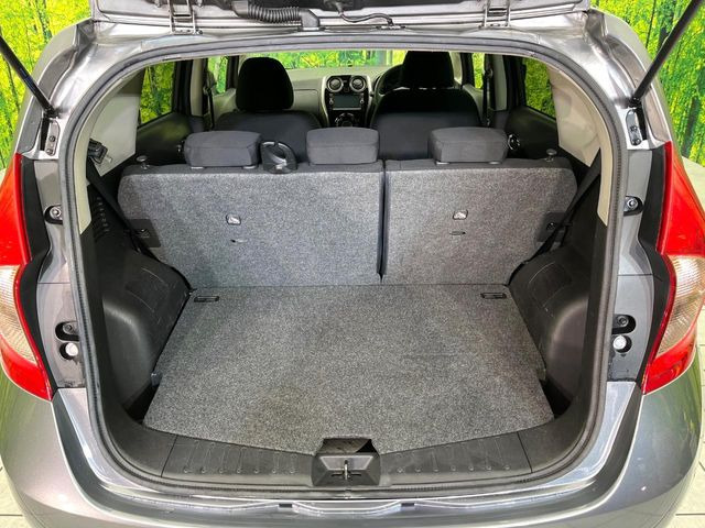 ���i�̂���������ʋ΁A���}���ɏ\���ȉ׎��X�y�[�X���m�ۂ��Ă���܂��B�Z�J���h�V�[�g��|���ƁA�傫�ȉו��̐ύڂ��\�ł���