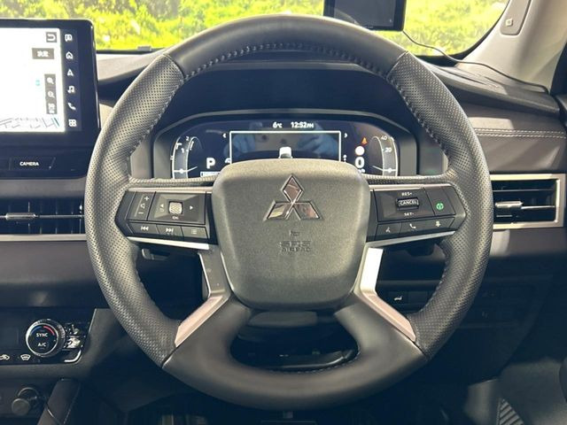 �y�����v�����X�e�A�����O�z�㎿�Ȋv���g�p���邱�ƂŁA��ɂ����������݂ƂĂ��^�]���₷���n���h���ł���