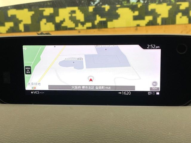 �y8.8�C���`�}�c�_�R�l�N�g�z�ԓ��̕��͋C�Ƀ}�b�`������^�̃f�B�X�v���C�B�X�}�z�ڑ��ł̃i�r�g�p��Bluetooth�Đ����A�l�X�ȋ@�\���y���߂܂��B�����I�ȃ_�C�������삪�\�ŁA�g��������ǍD�ł��B