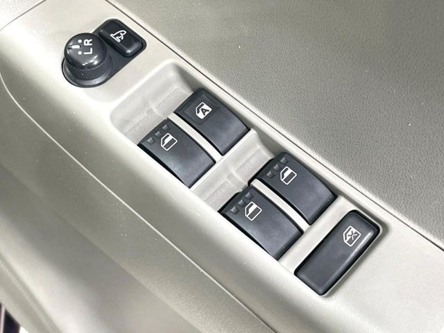 �y�d���i�[�~���[�z�T�C�h�~���[�͓d���i�[���ƂȂ��Ă���A�������ԏ�ł��L�Y�������X�N��}�����܂��B