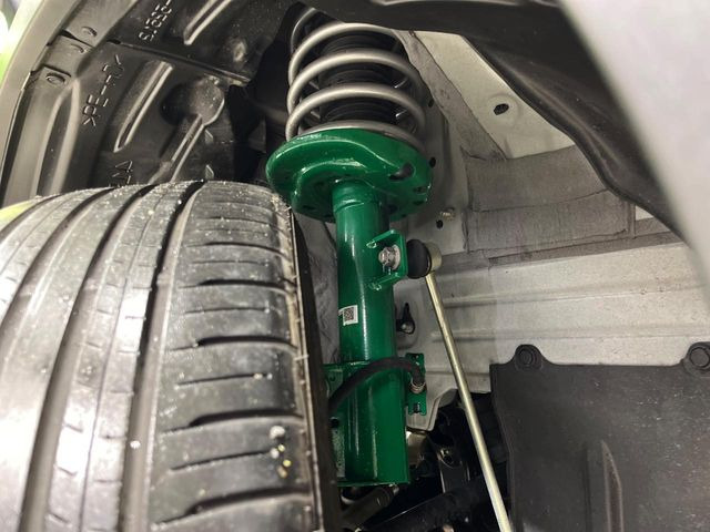 �yTEIN�ԍ����z�ԍ����Ⴍ�Ȃ�A�X�^�C���b�V���Ȍ����ڂƂȂ��Ă���܂��B�ԗ��̏d�S�������鎖�ŁA���s���̈��萫�����サ�܂���