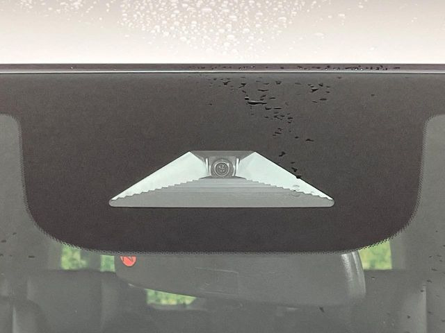 �y�z���_�Z���V���O�z���s���ɑO���̎ԗ�����F�����A�Փ˂������Ȏ��͌x��ƃu���[�L�ŏՓˉ���Ɣ�Q�y�����A�V�X�g�B�����S�Ƀh���C�u�����y���݂��������܂��B