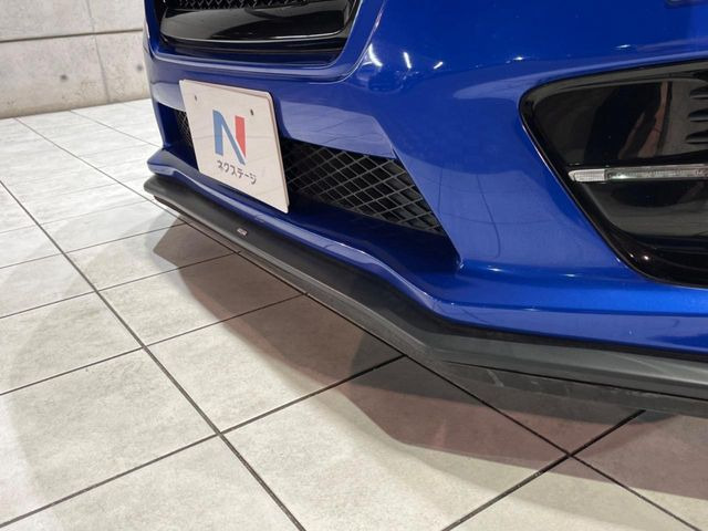 �ySTI�X�^�C���p�b�P�[�W�z�t�����g�E�T�C�h�E���A��STI�̃G�A���œ���B�O�ς̃X�|�[�e�B�[�����ۗ������Ă���邾���łȂ��A�������s���̋�̓o�����X���œK�����Ă���܂��B