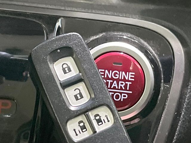 �yHonda�X�}�[�g�L�[�z�J�o����|�P�b�g�ɓ��ꂽ�܂܂ł��h�A�̎{���E�������\�ȃX�}�[�g�L�[�𑕔��B�G���W���̃I���E�I�t�����J�M�����o���K�v����������Ƃ��Ă��֗��ł���