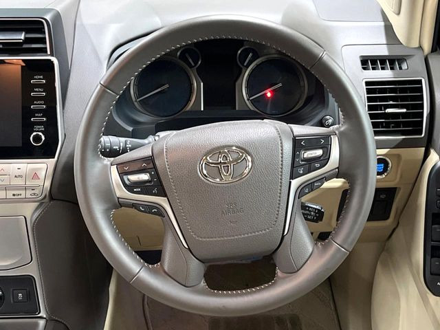 ステアリングも使用感が少なく、きれいな状態となっております♪