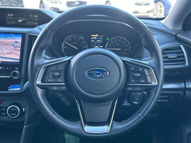 �y�����v�����X�e�A�����O�z�㎿�Ȋv���g�p���邱�ƂŁA��ɂ����������݂ƂĂ��^�]���₷���n���h���ł���