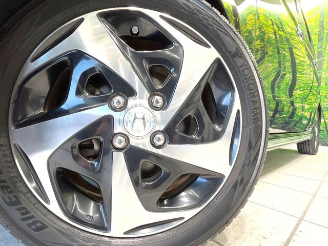 �y����15�C���`�A���~�z�C�[���z�O�ςɃ}�b�`���������A���~�z�C�[���𑕒����Ă���܂��B�e��ЊO�A���~�z�C�[����A�X�^�b�h���X�^�C�����戵�����Ă���܂��B���񂲑��k����������