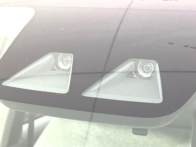 �y�X�}�[�g�A�V�X�g�z���s���ɑO���̎ԗ�����F�����A�Փ˂������Ȏ��͌x��ƃu���[�L�ŏՓˉ���Ɣ�Q�y�����A�V�X�g�B�����S�Ƀh���C�u�����y���݂��������܂��B