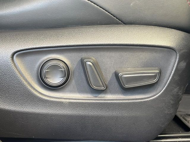 【パワーシート】スイッチ一つで簡単にシートの微調整が可能!電動だから力もいりません!快適なシートポジションにセットして、快適なドライブをお楽しみください。