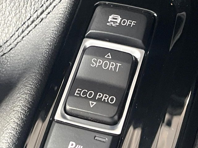 ��BMW���[�h�Z���N�g:�X�|�[�c���[�h�ł̓_�C�i�~�b�N�ȑ�����BECO PRO���[�h�ł́A�G���W�����X�|���X��V�t�g�^�C�~���O�̍œK���ɉ����A�G�A�R���̍쓮�������I�ɐ��䂵�A�R������ʂ�}�����܂��B