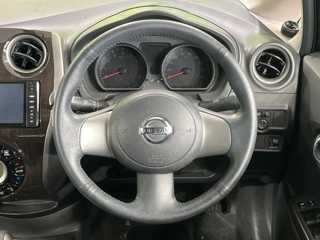 �y�����v�����X�e�A�����O�z�㎿�Ȋv���g�p���邱�ƂŁA��ɂ����������݂ƂĂ��^�]���₷���n���h���ł���