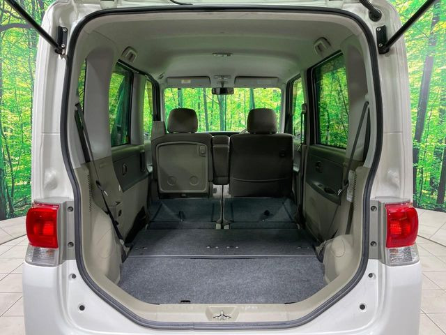 ���i�̂���������ʋ΁A���}���ɏ\���ȉ׎��X�y�[�X���m�ۂ��Ă���܂��B�Z�J���h�V�[�g��|���ƁA�傫�ȉו��̐ύڂ��\�ł���