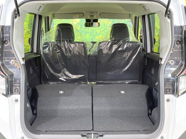 ���i�̂���������ʋ΁A���}���ɏ\���ȉ׎��X�y�[�X���m�ۂ��Ă���܂��B�Z�J���h�V�[�g��|���ƁA�傫�ȉו��̐ύڂ��\�ł���