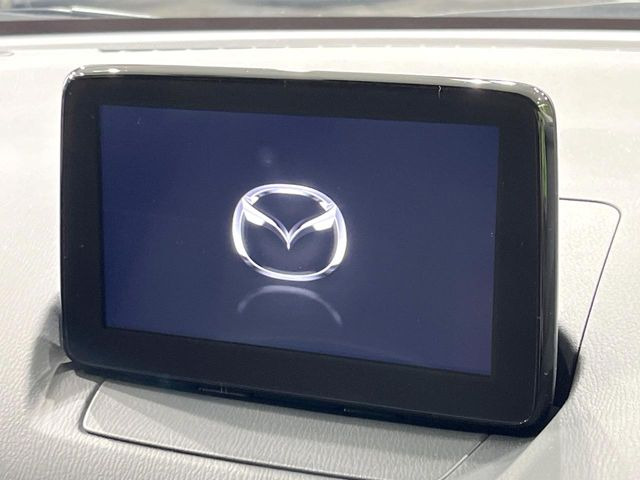 �y�}�c�_�R�l�N�g�i�r�z�ԓ��̕��͋C�Ƀ}�b�`������̌^�^�C�v�̃i�r�B�e����q�ݒ��Bluetooth�Đ����A�l�X�ȋ@�\���y���߂܂��B�����I�ȃ_�C�������삪�\�ŁA�g��������ǍD�ł��B