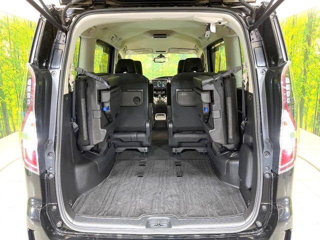 ���i�̂���������ʋ΁A���}���ɏ\���ȉ׎��X�y�[�X���m�ۂ��Ă���܂��B�Z�J���h�V�[�g��|���ƁA�傫�ȉו��̐ύڂ��\�ł���