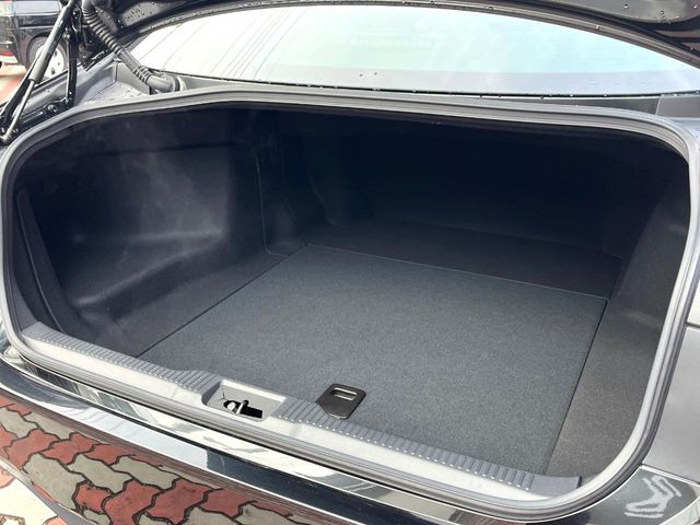 ���i�̂���������ʋ΁A���}���ɏ\���ȉ׎��X�y�[�X���m�ۂ��Ă���܂��B