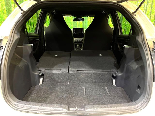 ���i�̂���������ʋ΁A���}���ɏ\���ȉ׎��X�y�[�X���m�ۂ��Ă���܂��B�Z�J���h�V�[�g��|���ƁA�傫�ȉו��̐ύڂ��\�ł���