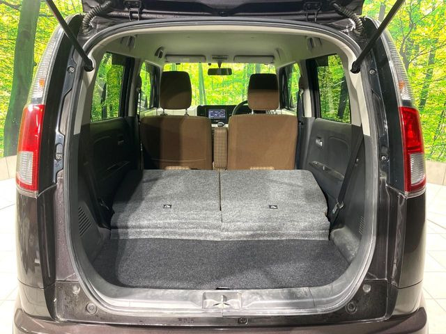 ���i�̂���������ʋ΁A���}���ɏ\���ȉ׎��X�y�[�X���m�ۂ��Ă���܂��B�Z�J���h�V�[�g��|���ƁA�傫�ȉו��̐ύڂ��\�ł���