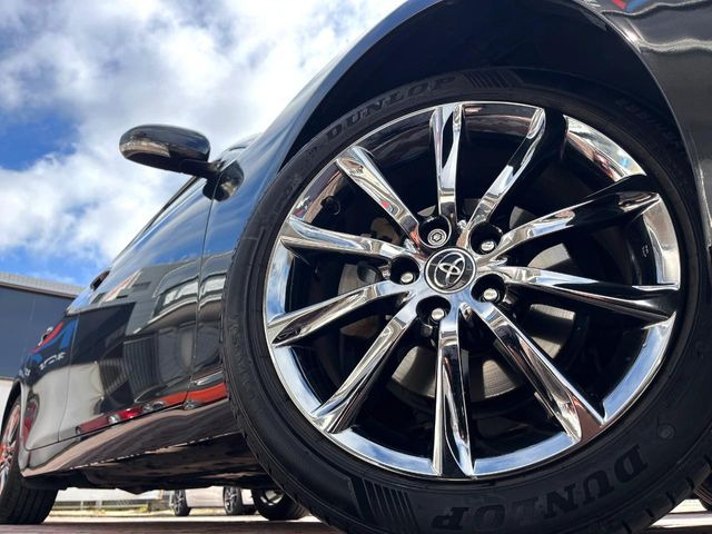 �y����18�C���`�A���~�z�C�[���z�O�ςɃ}�b�`���������A���~�z�C�[���𑕒����Ă���܂��B�e��ЊO�A���~�z�C�[����A�X�^�b�h���X�^�C�����戵�����Ă���܂��B���񂲑��k����������