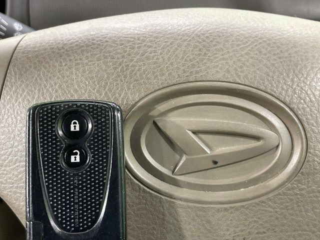 �y�L�[�t���[�V�X�e���z�J�o����|�P�b�g�ɓ��ꂽ�܂܂ł��h�A�̎{���E�������\�ȃX�}�[�g�L�[�𑕔��B�G���W���̃I���E�I�t�����J�M�����o���K�v����������Ƃ��Ă��֗��ł���