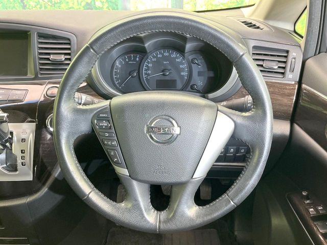 �y�����v�����X�e�A�����O�z�㎿�Ȋv���g�p���邱�ƂŁA��ɂ����������݂ƂĂ��^�]���₷���n���h���ł���