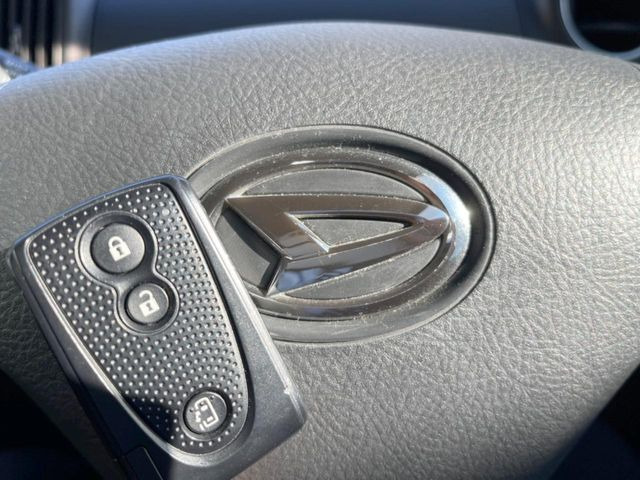 �y�L�[�t���[�V�X�e���z�J�o����|�P�b�g�ɓ��ꂽ�܂܂ł��h�A�̎{���E�������\�ȃX�}�[�g�L�[�𑕔��B�G���W���̃I���E�I�t�����J�M�����o���K�v����������Ƃ��Ă��֗��ł���