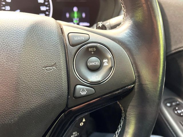 【アダプティブクルーズコントロール】高速道路での長距離走行が楽に!!自動で速度を保つクルーズコントロールが、衝突軽減システムと連携し、前方の車両を感知して車間を保つように速度調節してくれます!!