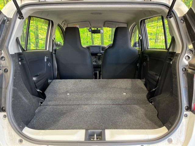 ���i�̂���������ʋ΁A���}���ɏ\���ȉ׎��X�y�[�X���m�ۂ��Ă���܂��B�Z�J���h�V�[�g��|���ƁA�傫�ȉו��̐ύڂ��\�ł���