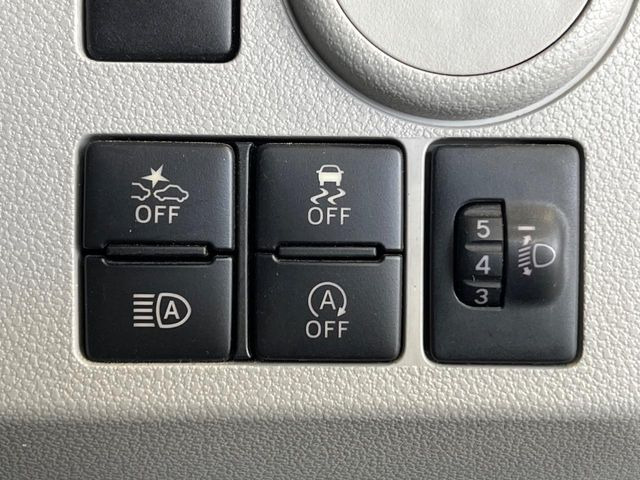 �y������h�~���u�z�ԗ��̉���������m����ƁA�����I�Ɏԗ��̐i�s������ۂ悤�Ɏԗ��𐧌䂵�܂��B�J�̓��ȂǊ���₷���H�ʏ󋵂ł����S�ȉ^�]���\�ł��B