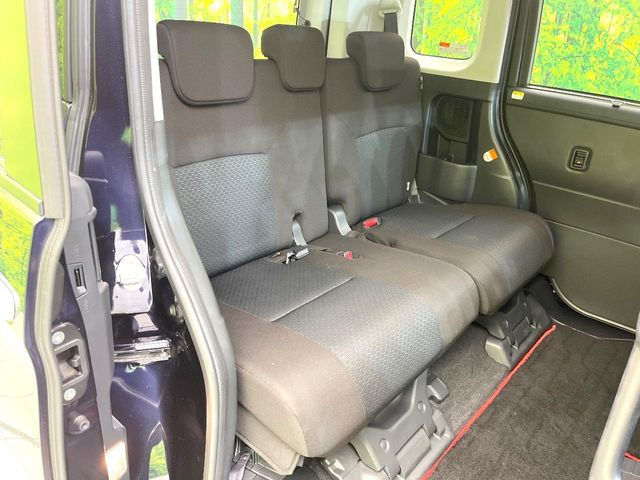 後部座席も気になるようなキズ・汚れやへたり等、大きなダメージはなく、良好な状態です。