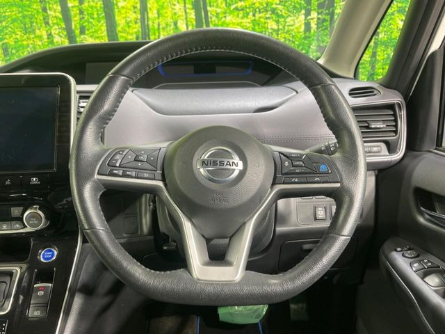 ステアリングも使用感が少なく、きれいな状態となっております♪