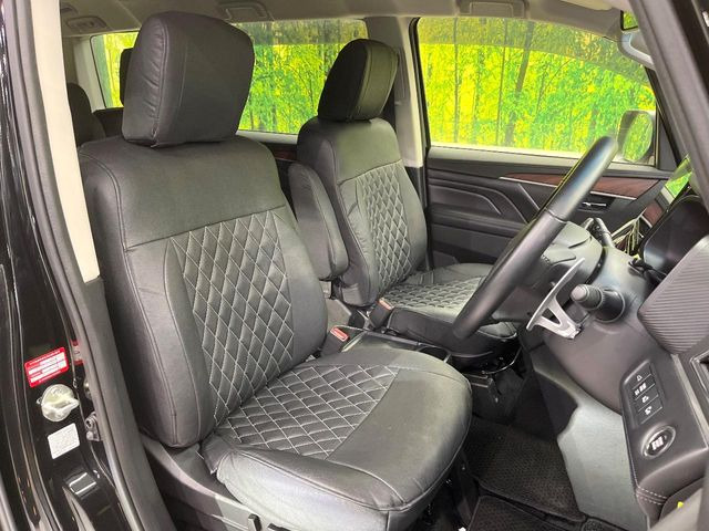 運転席シート廻りは使用感も少なく、良好な状態となっています。丁寧に使われていたことがよくわかりますね。