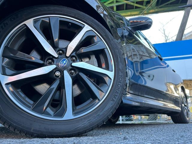 �y����18�C���`�A���~�z�C�[���z�O�ςɃ}�b�`���������A���~�z�C�[���𑕒����Ă���܂��B�e��ЊO�A���~�z�C�[����A�X�^�b�h���X�^�C�����戵�����Ă���܂��B���񂲑��k����������