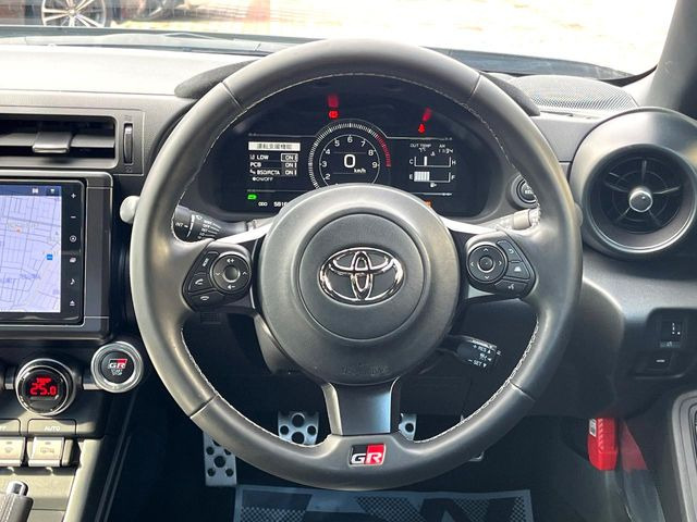 �y�����v�����X�e�A�����O�z�㎿�Ȋv���g�p���邱�ƂŁA��ɂ����������݂ƂĂ��^�]���₷���n���h���ł���