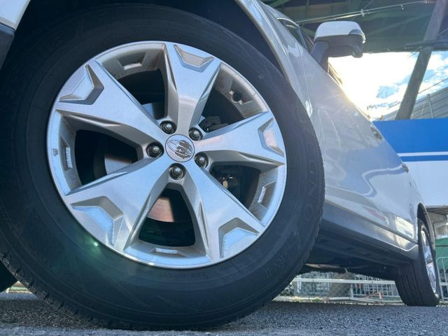 �y����17�C���`�A���~�z�C�[���z�O�ςɃ}�b�`���������A���~�z�C�[���𑕒����Ă���܂��B�e��ЊO�A���~�z�C�[����A�X�^�b�h���X�^�C�����戵�����Ă���܂��B���񂲑��k����������