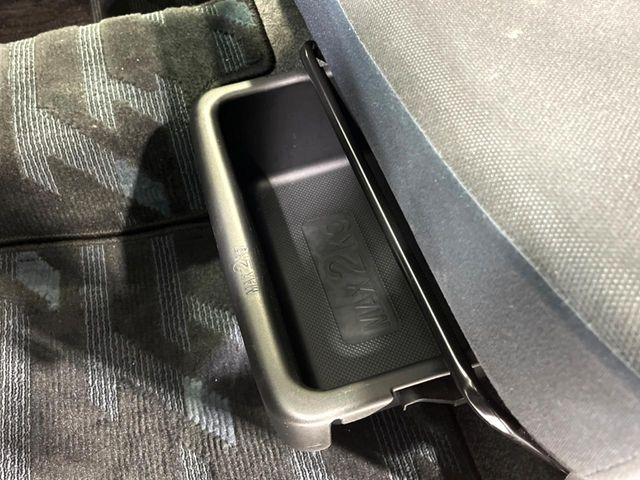 �y�V�[�g�A���_�[�{�b�N�X�z�V�[�g�̉��ɑ�e�ʂ̎��[�X�y�[�X��������Ă���A�C���ԃO�b�Y�ȂǁA�O���猩��ꂽ���Ȃ����̂�����������[�ł��ĕ֗�!