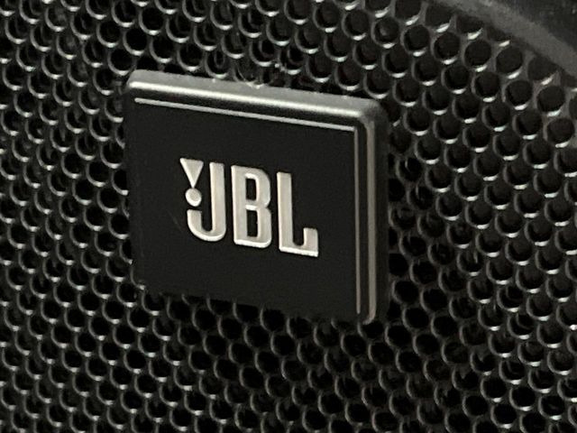 �yJBL�T�E���h�V�X�e���z���[�J�[�I�v�V�����̍��i�ʃT�E���h�V�X�e���𓋍ځB��p�̃`���[�j���O���{���ꂽ�召�l�X�ȃX�s�[�J�[����ǎ��ȃT�E���h���t�ł��܂��B